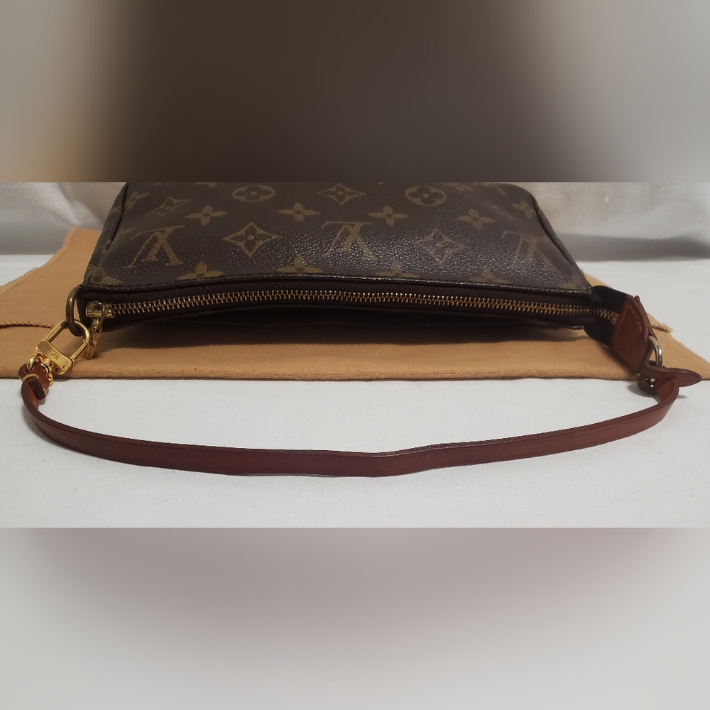 **SOLD**Vintage Louis Vuitton Monogram Canvas Pochette - Picture 14 of 17